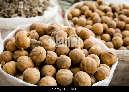 UAE, Dubai, dried lemons and other spices for sale in the spice souq in Deira Stock Photo