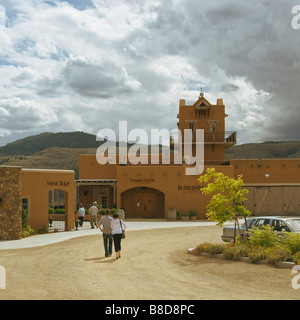 Tourists heading   wine shop, Burrowing Owl Estate Winery, Oliver, BC Stock Photo