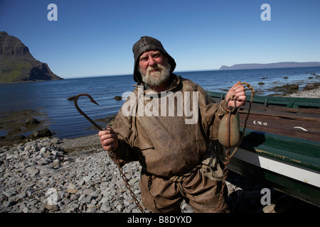 Old man fishing. Senior gray haired fisherman throws a spinning from  shoreside at sunset, twisting a coil. Positive elderly male angling at  lake, rota Stock Photo - Alamy