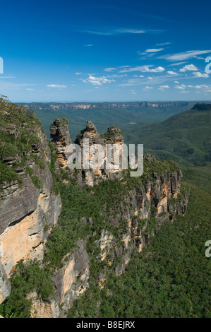 The Three Sisters and eucalyptus forest of Jamison Valley of the Blue Mountains, NSW Australia Stock Photo
