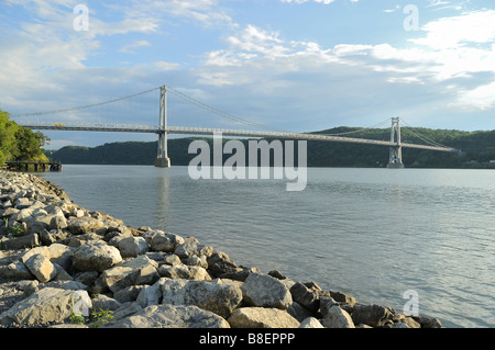Mid-Hudson Bridge and Hudson River from Waryas Park on the waterfront of Poughkeepsie, New York, USA Stock Photo