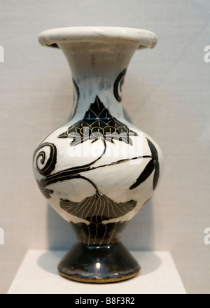 12th century Chinese vase with decoration of lotus bouquet Stock Photo