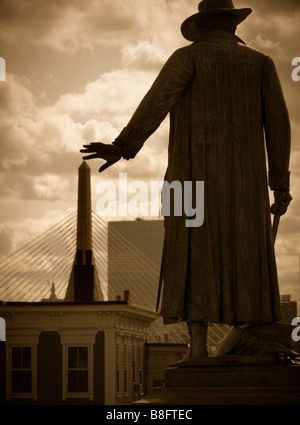 Statue of Colonel William Prescott, Bunker Hill Monument, Boston.  The colonel's finger appears to touch the tower of the Bunker Hill Bridge (2005) Stock Photo