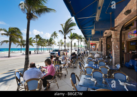 Cafe Bar on Fort Lauderdale Beach Boulevard, Fort Lauderdale Beach, Gold Coast, Florida, USA Stock Photo