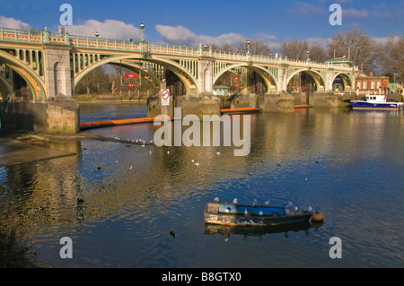 Richmond Lock and footbridge, River Thames, Twickenham, Middlesex, England UK Stock Photo