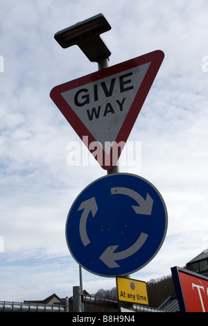 A give way sign at a temporary roundabout during roadworks Stock Photo