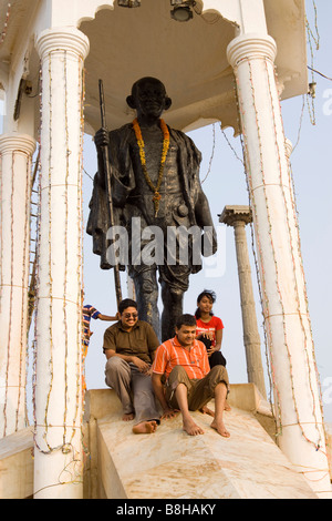 India Pondicherry Indian tourists posing on seafront statue of Gandhi Stock Photo