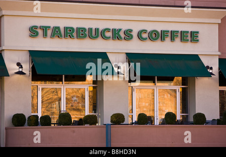 ARLINGTON VIRGINIA USA Starbucks coffee shop Stock Photo