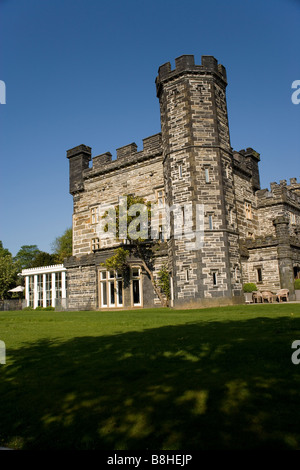 Castell Deudraeth hotel and restaurant in the grounds of Portmeirion, Snowdonia, North Wales Stock Photo