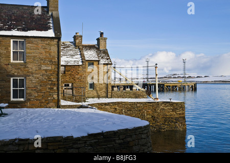dh  STROMNESS ORKNEY Waterfront quayside houses Hamnavoe Harbour Stock Photo