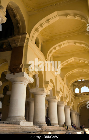 India Tamil Nadu Madurai Tirumalai Nayak Palace visitors in main hall collonade Stock Photo