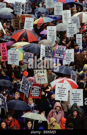 London England 25 October 1992 200 000 people take part in a demonstration organised by the Trade Union Congress Stock Photo