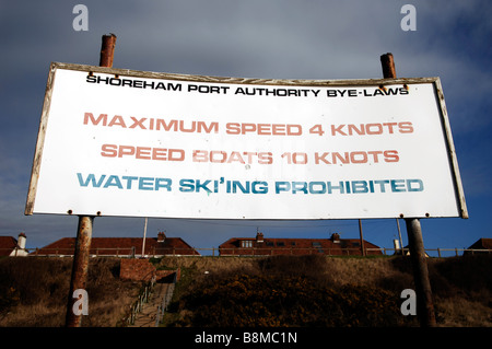 Speed limit sign for boats in Shoreham harbour Stock Photo