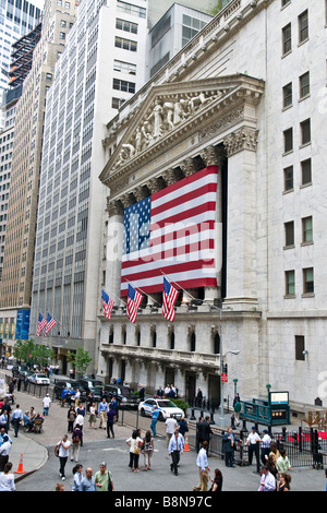 United States flag on New York Stock exchange building, Wall street Manhattan Stock Photo