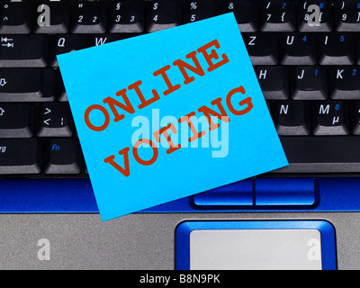 memo note on notebook, online voting Stock Photo