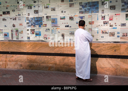 dubai shop front with newspapers in window Stock Photo