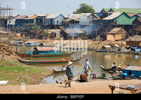 Kompong Chhang Cambodia fishing village on the Tonle Sap River Stock Photo