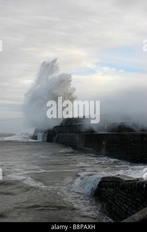 Waves breaking over Porthcawl Pier Stock Photo