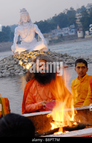 Prayers during the Ganga Aarti. Rishikesh, Uttaranchal, India Stock Photo