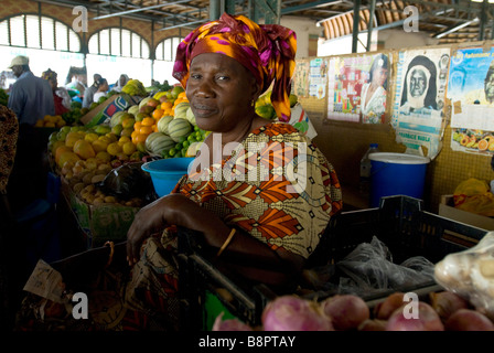 portrait of a woman selling fruits in Dakar Kermel Market senegal Stock Photo