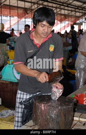 Man gutting fish interior of SAFMA fish market Kota Kinabalu Sabah Malyasia Borneo South east Asia Stock Photo