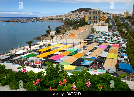 LOS CRISTIANOS MARKET High overview of the colourful busy market stalls at the popular Sunday market in Los Cristianos Tenerife Canary Islands Spain Stock Photo