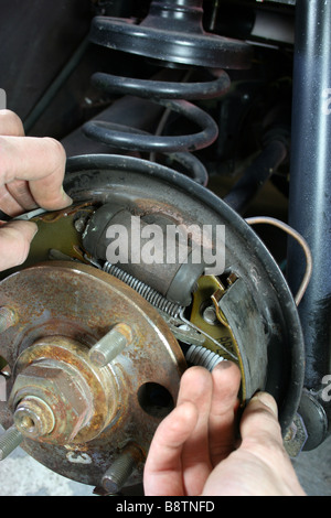 brake shoes for drum brakes, car spare parts for vehicle piled up brake
