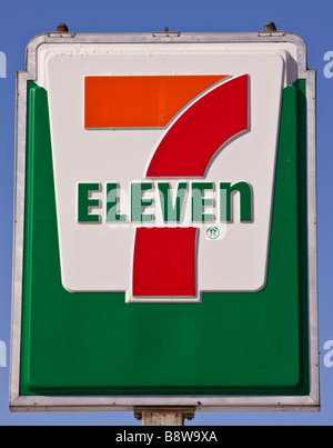 ARLINGTON, VIRGINIA, USA 7-Eleven convenience store exterior Stock ...