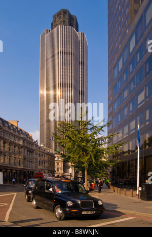 Tower 42 former Nat West bank headquarters and black cab, city, London, UK Stock Photo