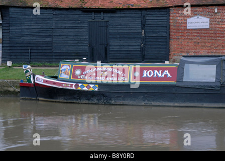 Traditionally painted and decorated narrowboat Iona moored at Godalming Wharf, River Wey Navigation, Godalming, Surrey, England Stock Photo