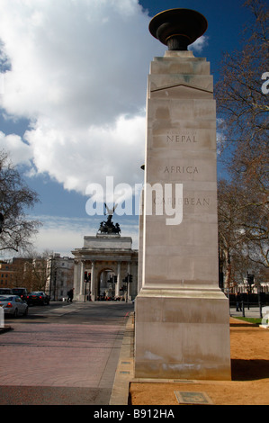 2 pillars (of 4) of the Commonweatlh Gates, a war memorial to soldiers of the Commonwealth who have died in major wars. Mar 2009 Stock Photo