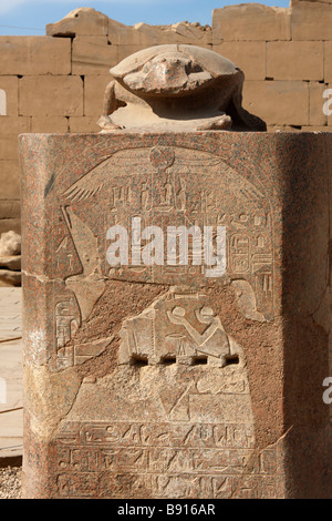 Sacred scarab beetle statue, stone plinth carved with hieroglyphics, Karnak Temple, Luxor, Egypt Stock Photo