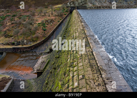 view across the top of the dam wall in the 'elan valley' Stock Photo