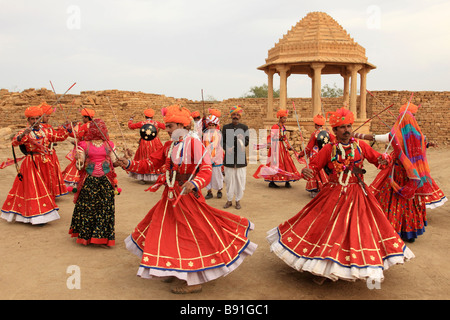 India Rajasthan Jaisalmer Desert Festival dancers Stock Photo