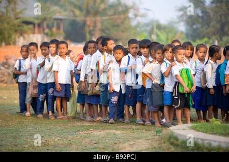 School Children At The Roesey Chroy Secondary School Outside Of Phnom 