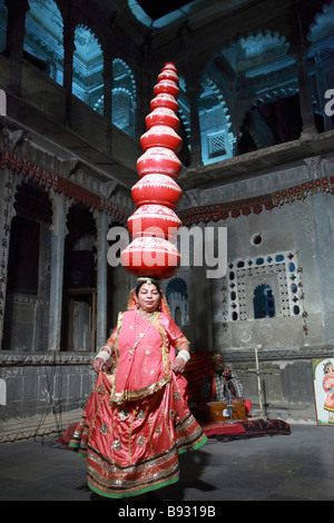 India Rajasthan Udaipur Bagore ki Haveli rajasthani dancer Stock Photo