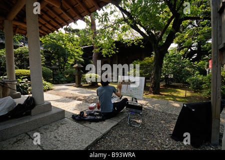 Young japanese painter. Gokoku-ji Temple complex. Bunkyo-ku. Tokyo. Japan Stock Photo