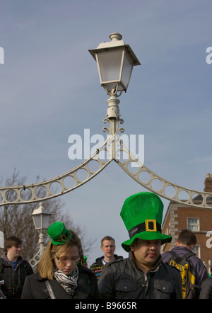 People in leprechaun hats on Hapenny Bridge Dublin St Patrick s Day 2009 Stock Photo