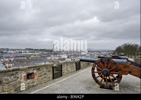 Cannon on the old city walls looking towards Bogside, Londonderry, County Derry, Northern Ireland Stock Photo