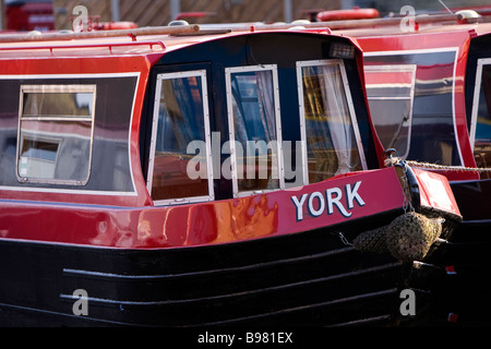 Narrow boats in Sowerby Bridge Wharfe, Rochdale Canal, near Halifax, West Yorkshire, GB Stock Photo