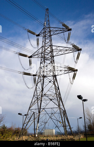 ELECTRICAL POWER PYLON WITH SUPPLY CABLES AGAINST A CLOUDY SKY, Credit crunch Stock Photo