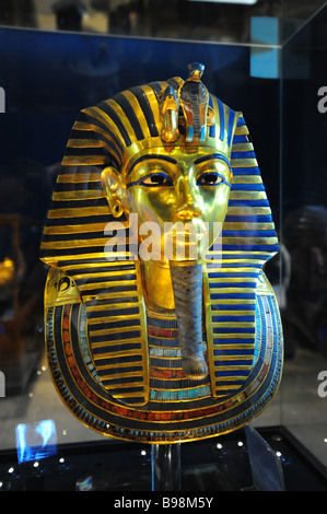 Egypt Cairo The Egyptian Museum interior museum of antiquities and ancient culture Mask of Tutankhamun s mummy Stock Photo