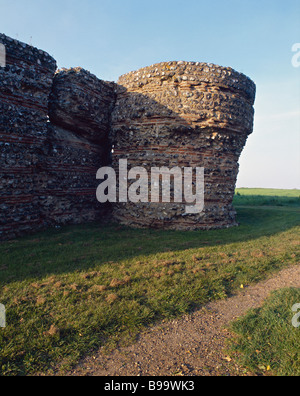 The Roman walls of Burgh Castle (Gariannonum or Gariannum) near Great Yarmouth, Norfolk, UK. Built circa 270 Stock Photo