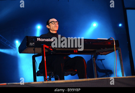 Sparks perform at The Big Chill, Eastnor Castle Deer Park, Ledbury, Herefordshire, England, UK, 2006 Stock Photo