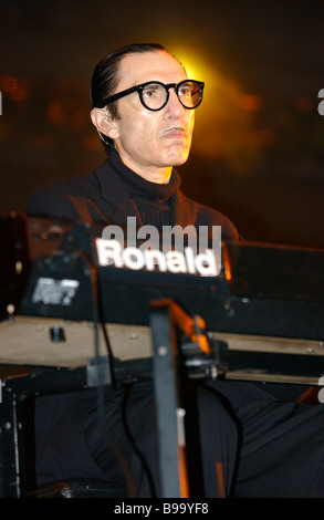 Sparks perform at The Big Chill, Eastnor Castle Deer Park, Ledbury, Herefordshire, England, UK, 2006 Stock Photo