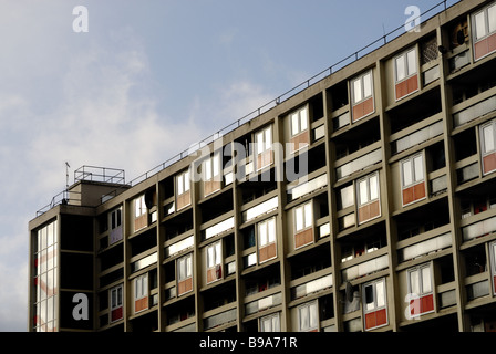 A 1960`s block of flats in Redcliffe, Bristol named Yeamans House ...