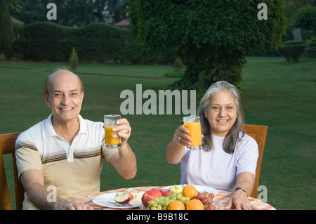 Couple having breakfast in a garden, New Delhi, India Stock Photo