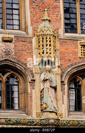 Detail of St Johns College Gatehouse, with statue of St John the Baptist, Cambridge England Uk Stock Photo