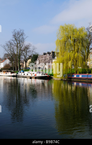 Houseboats moored on the River Cam at Chesterton Road, Cambridge England Uk Stock Photo