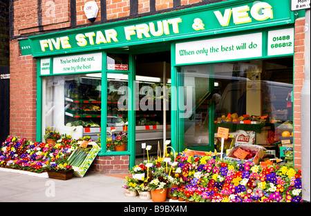 Greengrocer selling spring bedding plants, primulas, polyanthus, primroses in the High Street, Hungerford, Berkshire, UK Stock Photo